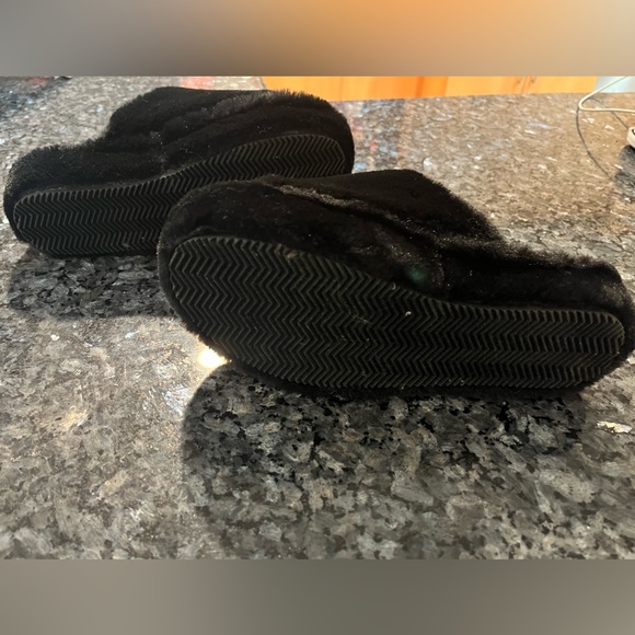Steve Madden faux fur slippers - used a handful of times - Picture 5 of 7